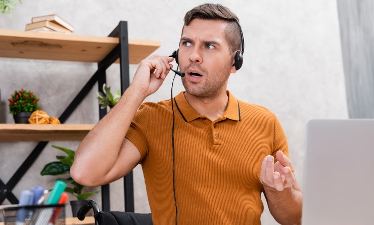 Operatore di un call center - Interno18.it