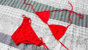 Costume da bagno rosso da donna