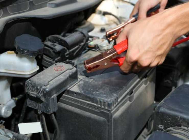 come riparare l'auto senza chiamare il meccanico